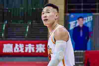 狀態(tài)不錯(cuò)！賀希寧18中9拿到24分5籃板